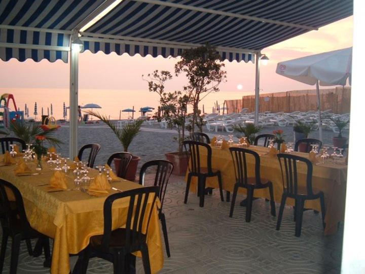 Hotel Il Castello Paola Exterior foto